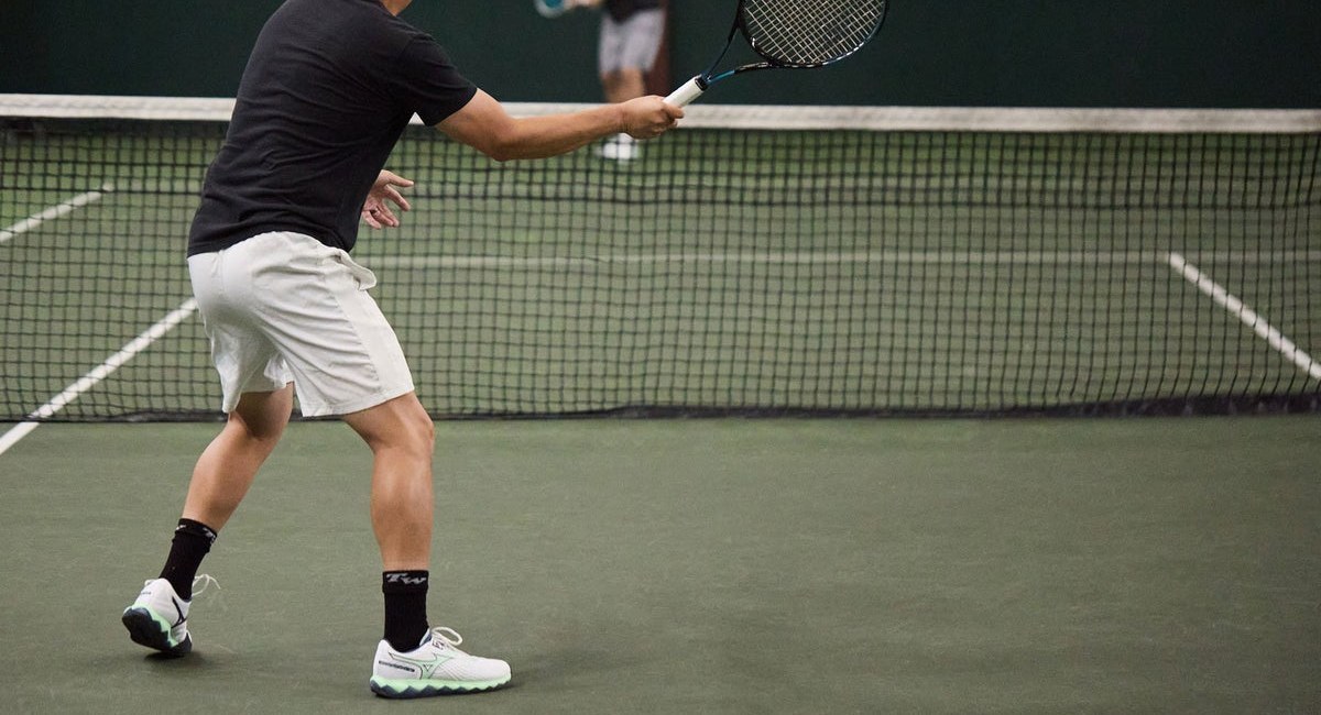 Wave Enforce Tour 2 driving through a forehand on court