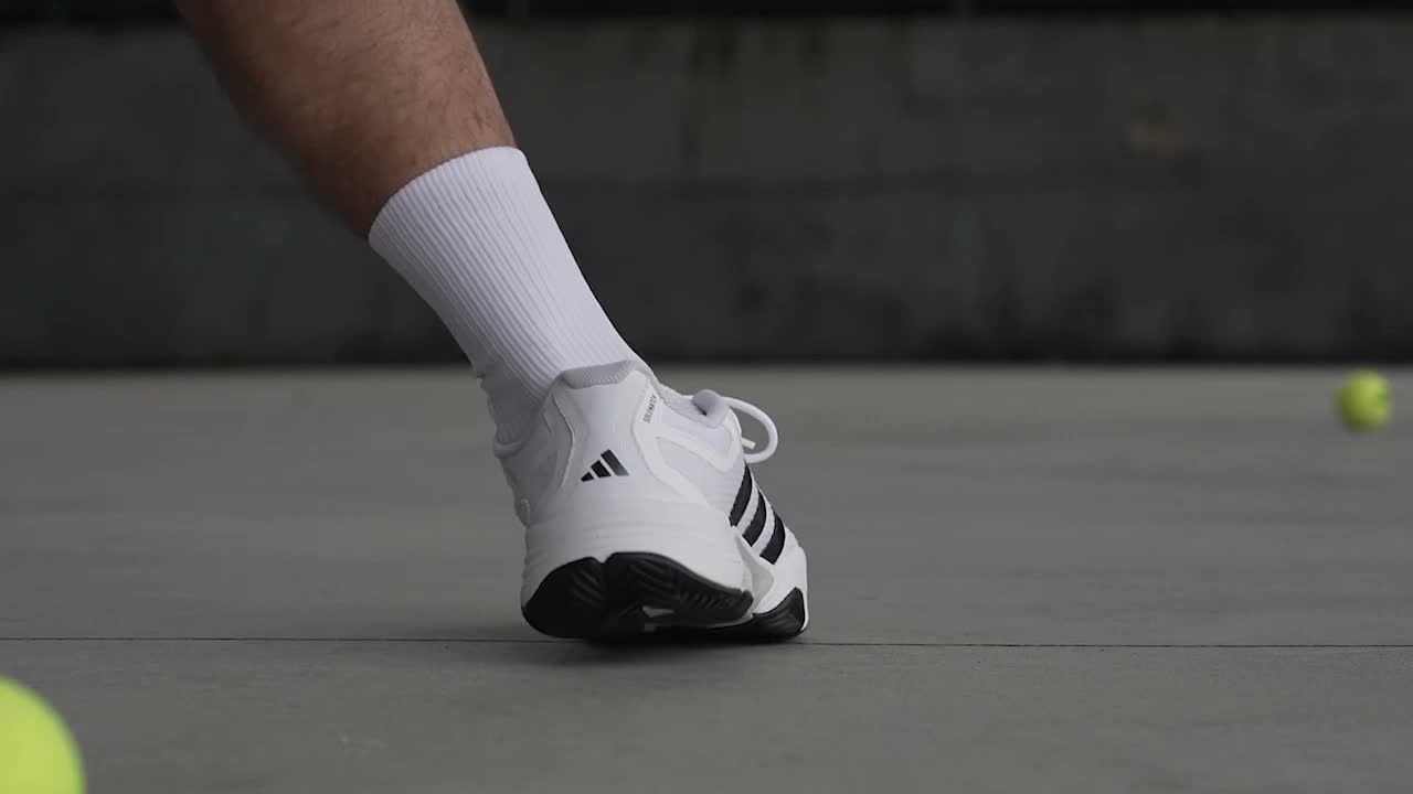 Solematch Control 2 loaded on the forefoot during a court movement